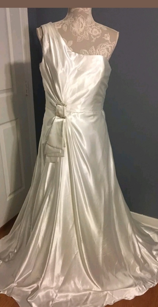 Allure Bridal sz 14